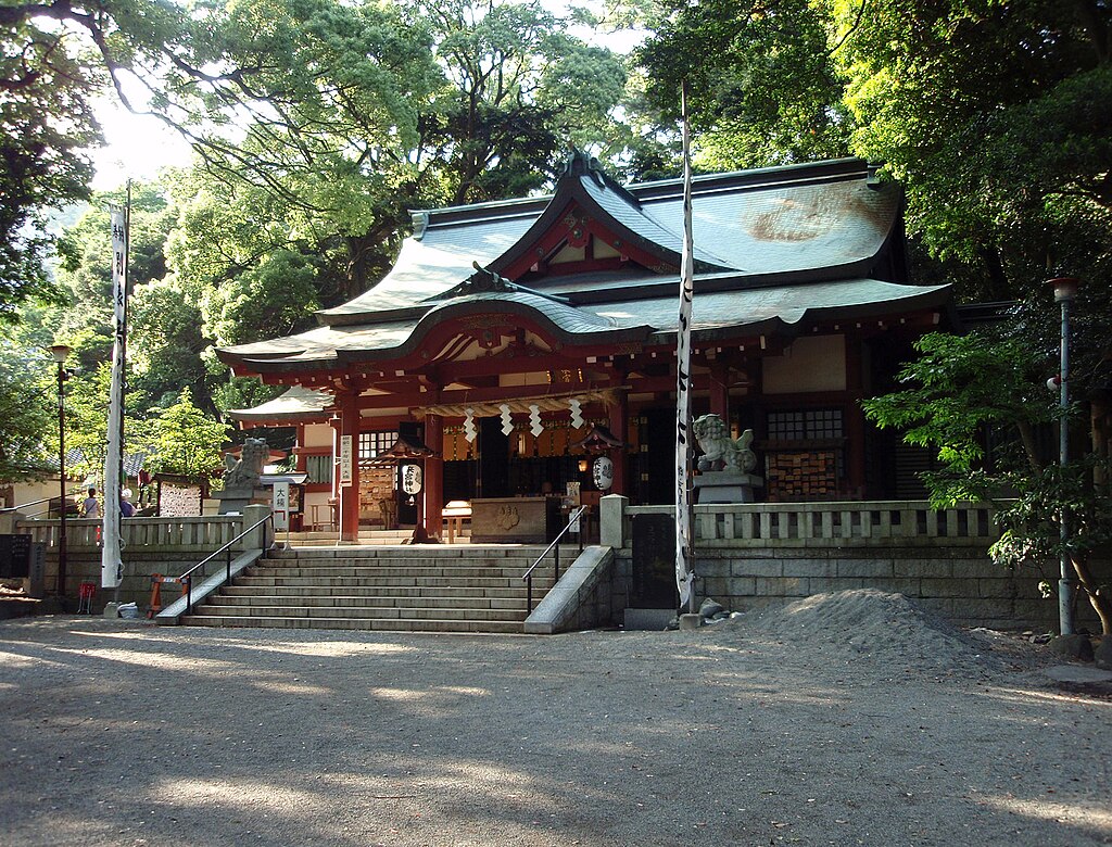 Kinomiya Shrine in Atami, a unique shrine honoring Okusu, a 2,000 year old camphor tree.