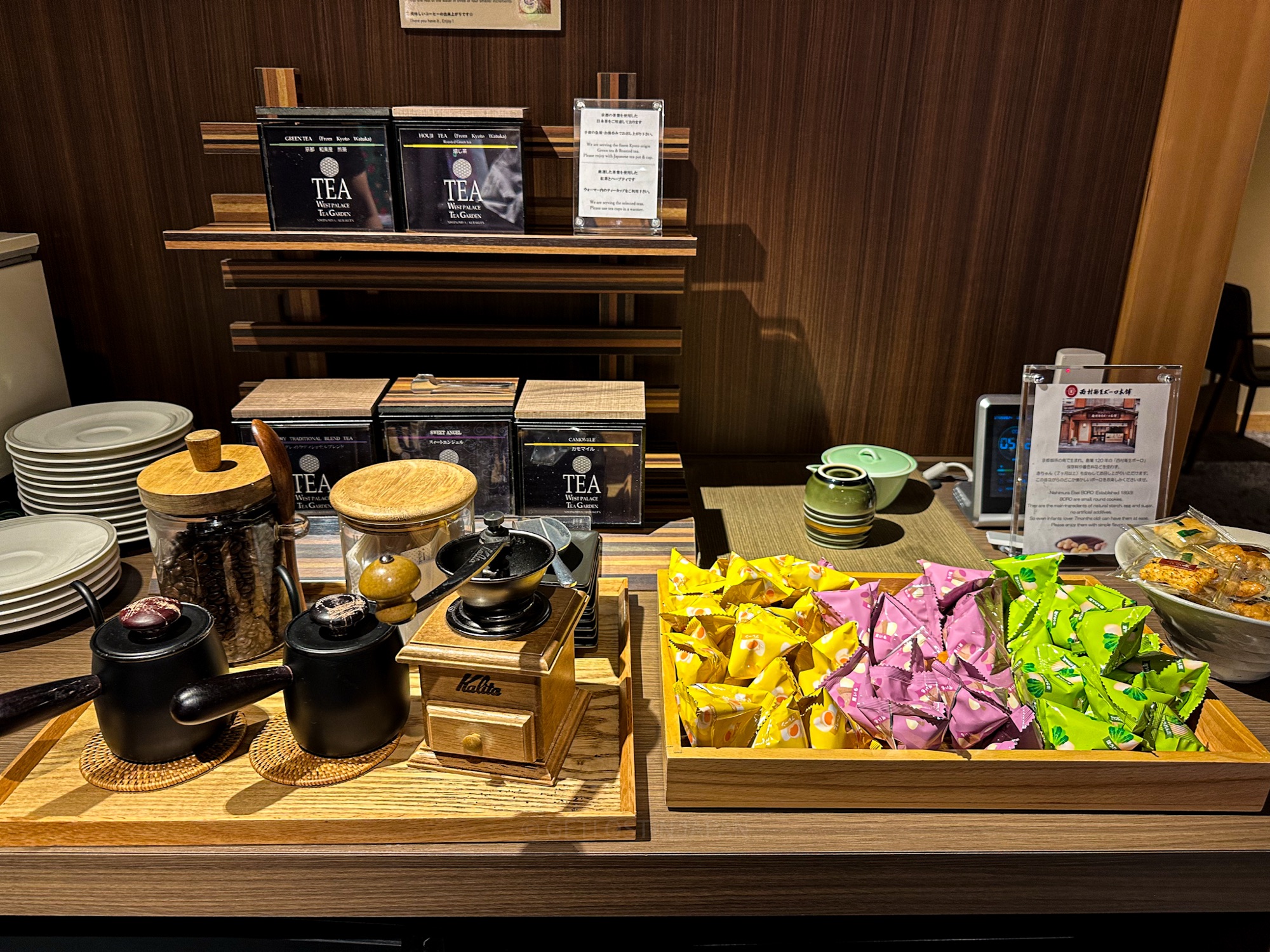 Complimentary tea and snack station in the guest lounge at Saka Hotel Kyoto