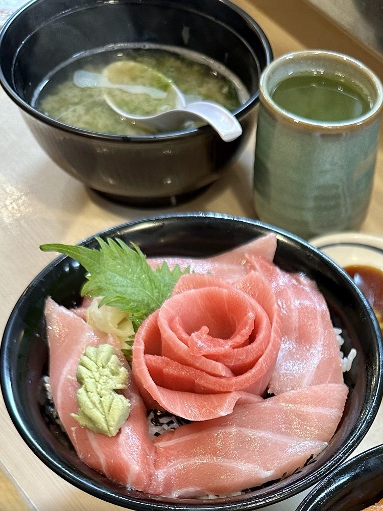 Toro belly and salmon donburi in the restaurant Sushi Zanmai at Tsukiji Fish Market in Tokyo, Japan
